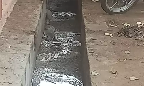 தேங்கி நிற்கும் கழிவுநீர்