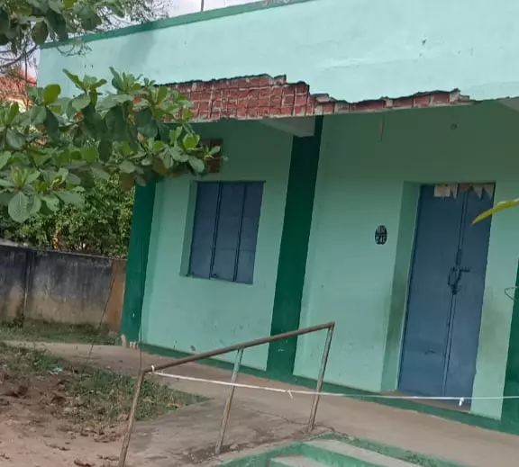 பள்ளி கட்டிடத்தை சீரமைக்க வேண்டும்