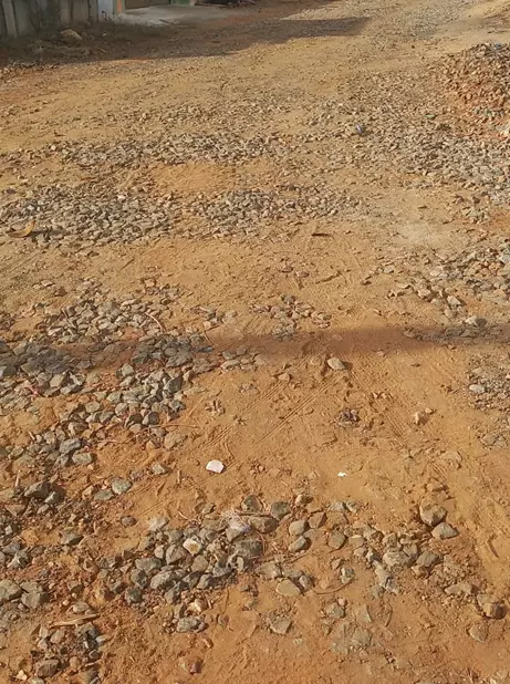 பாதியில் நிற்கும் பணி பாதியில் நிற்கும் பணி