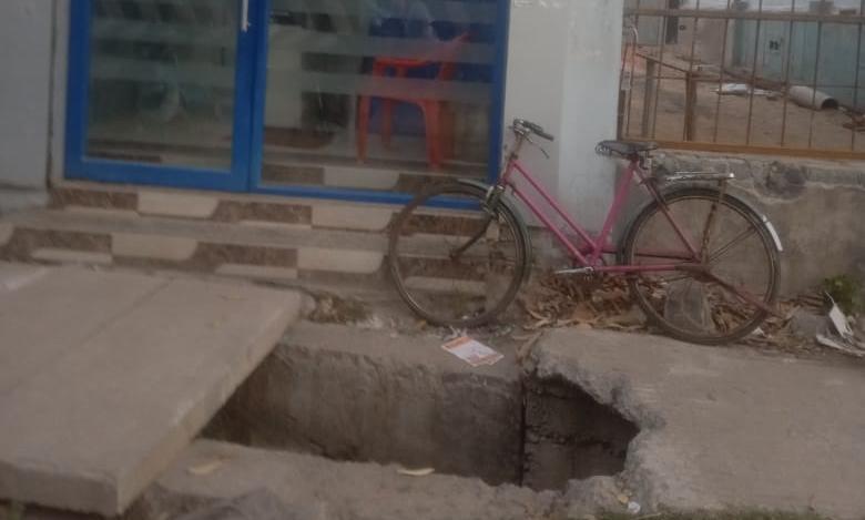 திறந்து கிடக்கும் கால்வாய்