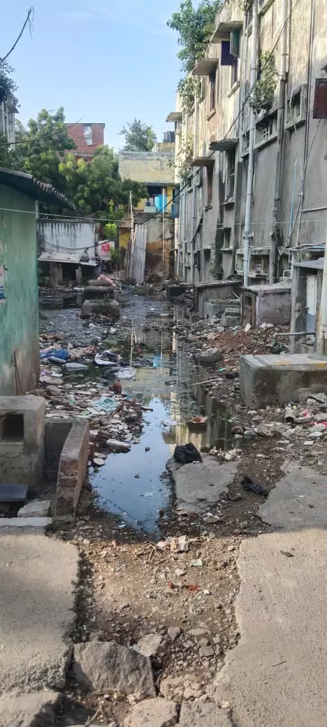 கழிவுநீரால் துர்நாற்றம்