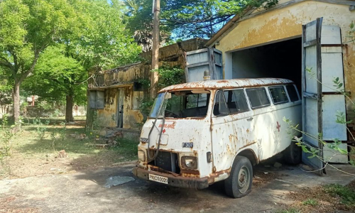 பழுதடைந்த வாகனம்