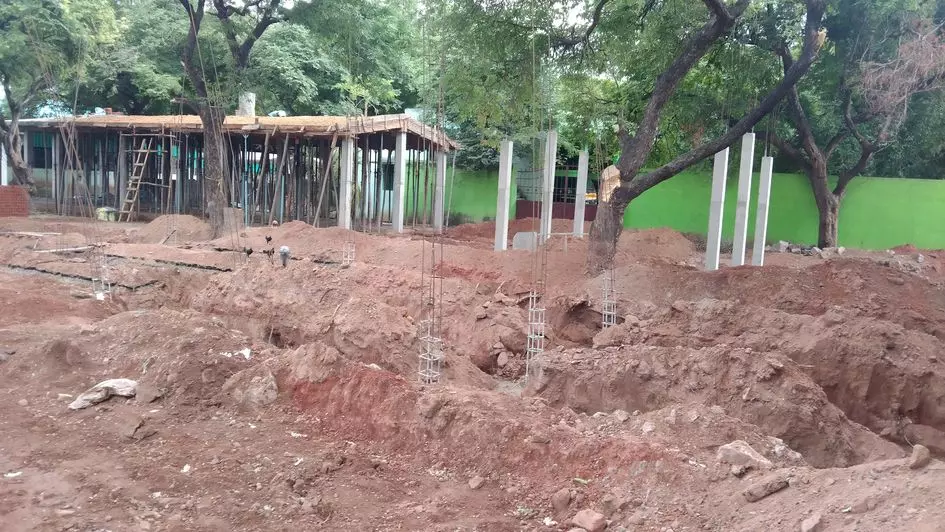 வாரச்சந்தை கட்டும் பணி மந்தம் வாரச்சந்தை கட்டும் பணி மந்தம்