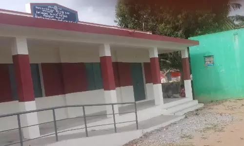 திறப்புவிழா காணாத பள்ளி கட்டிடம்