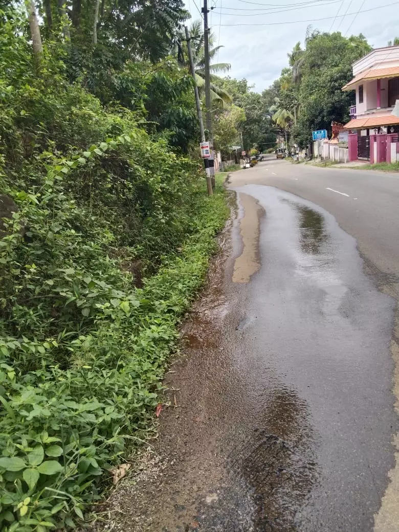 வீணாகும் குடிநீர் வீணாகும் குடிநீர்
