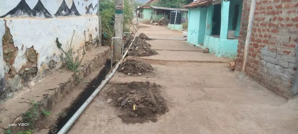 சாக்கடை கழிவுகளால் துர்நாற்றம் சாக்கடை கழிவுகளால் துர்நாற்றம்