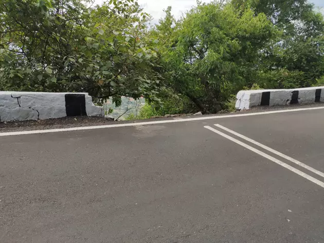 தடுப்புச்சுவர் கட்ட வேண்டும் தடுப்புச்சுவர் கட்ட வேண்டும்