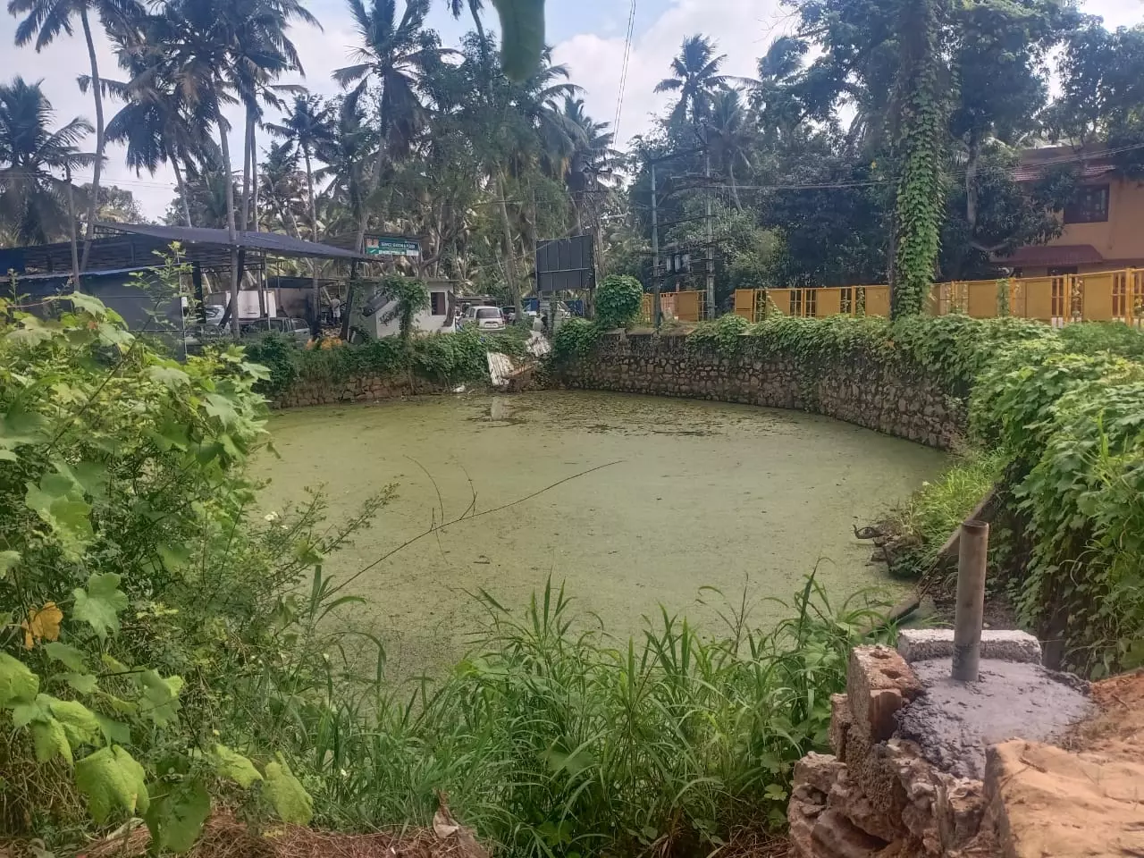 தூர்வார வேண்டும்