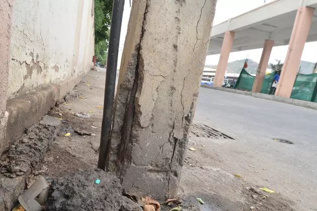 உடைந்த மின்கம்பம் சரி செய்யப்படுமா?