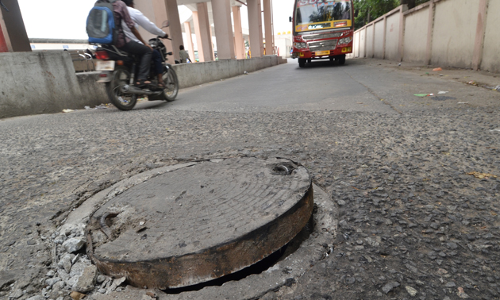 கால்வாய் மூடி மீண்டும் உடைந்தது