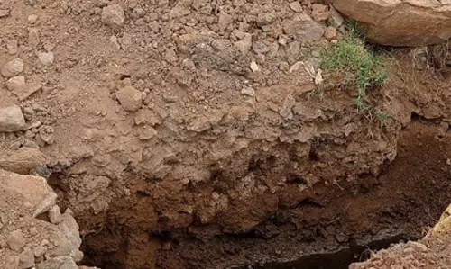 ஆபத்தான பள்ளம் ஆபத்தான பள்ளம்