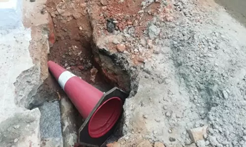 ஆபத்தான பள்ளம் ஆபத்தான பள்ளம்