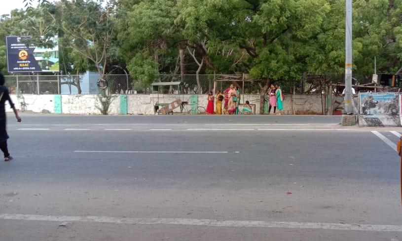 பயணிகள் நிழற்கூடம் வேண்டும் பயணிகள் நிழற்கூடம் வேண்டும்