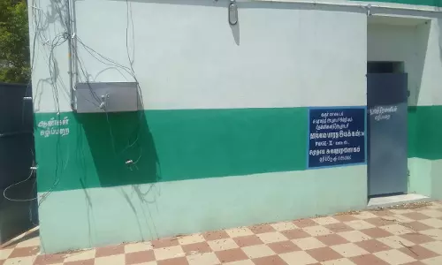 பூட்டிக்கிடக்கும் சுகாதார வளாகம் பூட்டிக்கிடக்கும் சுகாதார வளாகம்