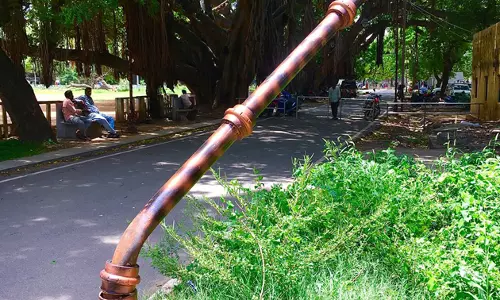 சேதமடைந்த மின்கம்பம்