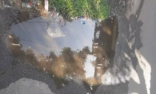 குடிநீர் குழாய் உடைப்பு குடிநீர் குழாய் உடைப்பு