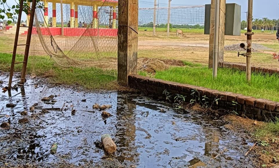 தேங்கி நிற்கும் கழிவுநீர்