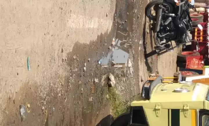 சாலையில் வழிந்தோடும் கழிவுநீர்