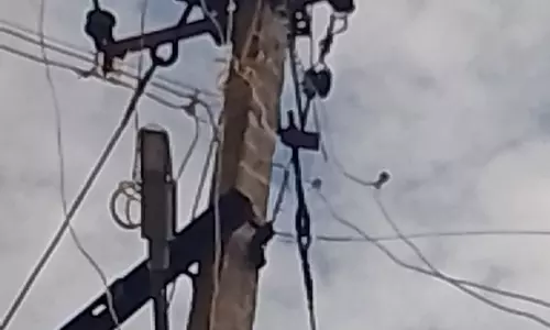 ஆபத்தான மின்கம்பம் ஆபத்தான மின்கம்பம்