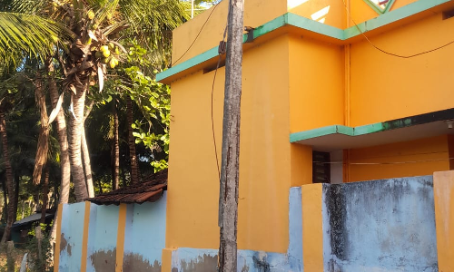 சேதமடைந்த மின்கம்பம்