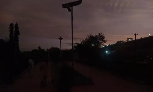 சுற்றுலா பயணிகள் அச்சம் சுற்றுலா பயணிகள் அச்சம்