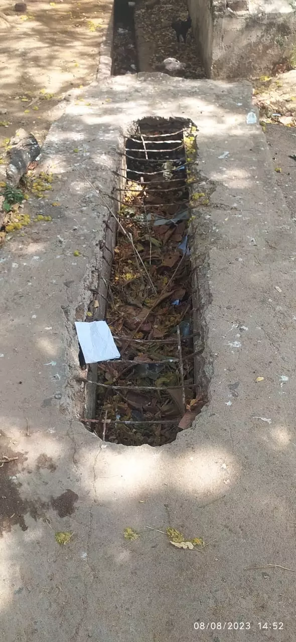 சேதமடைந்த வாறுகால்