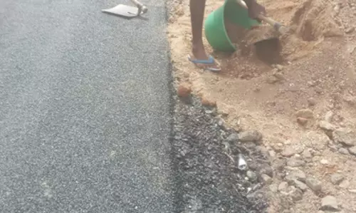 தரமில்லாத சாலை தரமில்லாத சாலை