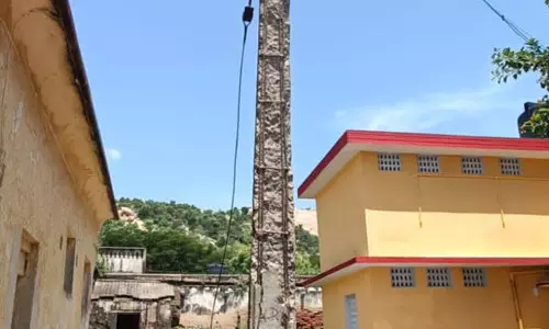 மின்கம்பம் சேதம் மின்கம்பம் சேதம்