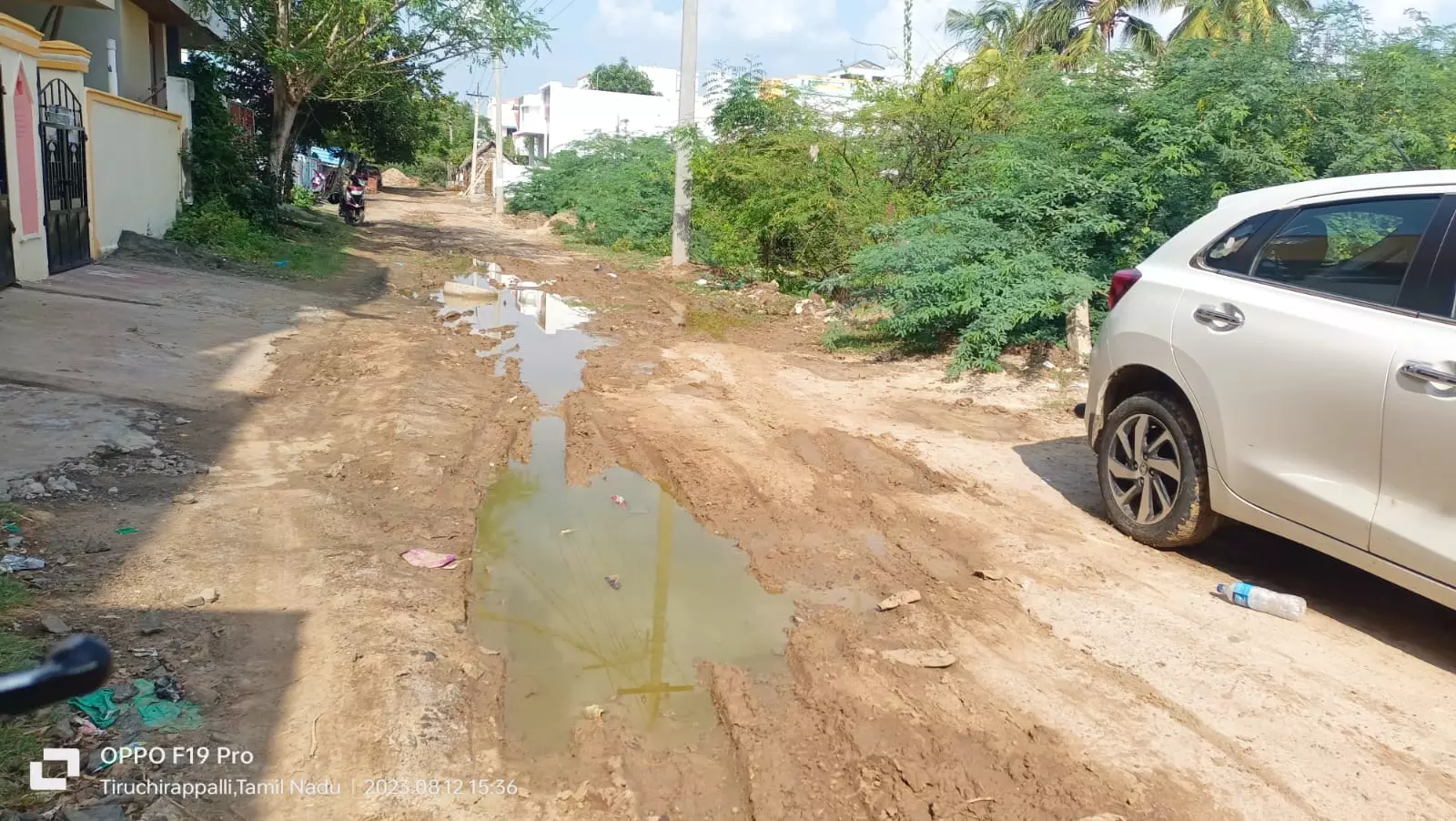 சேறும், சகதியுமான சாலை