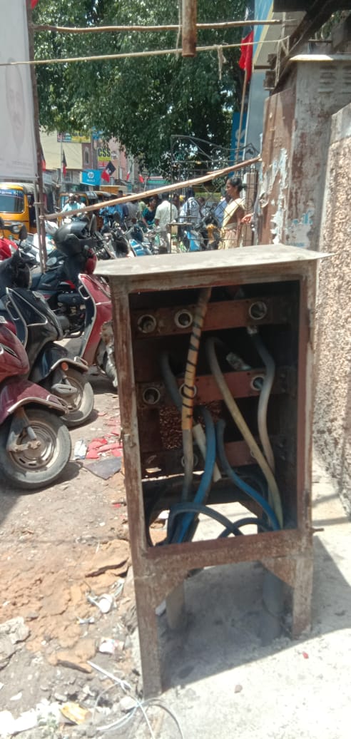 ஆபத்தான மின் இணைப்பு பெட்டி