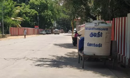 காட்சிப் பொருளாக உள்ள குடிநீர் தொட்டி காட்சிப் பொருளாக உள்ள குடிநீர் தொட்டி