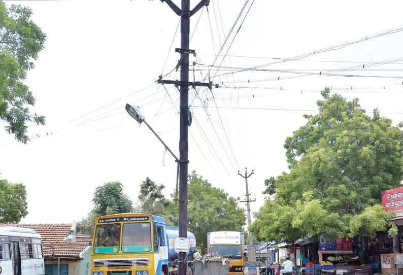 போதிய மின்விளக்குகள் இல்லை