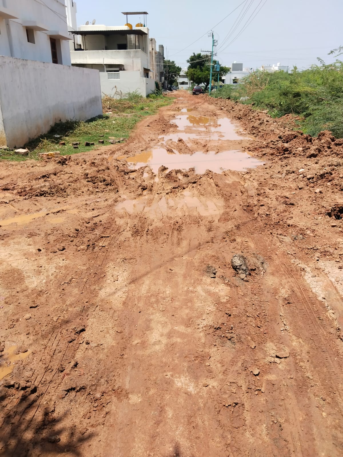 சேதமடைந்த சாலை சேதமடைந்த சாலை