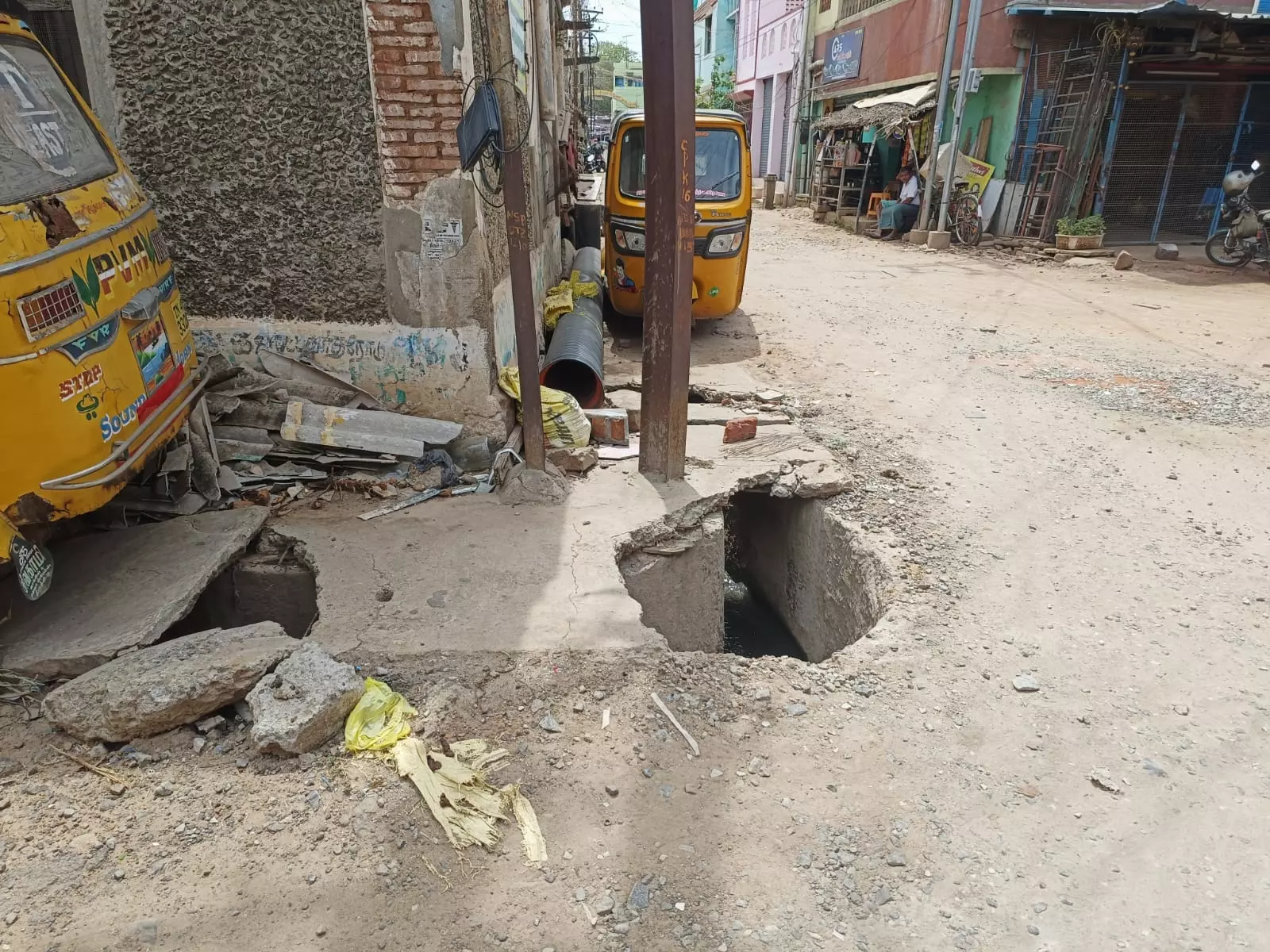 சேதமடைந்த வாய்க்கால் மூடி