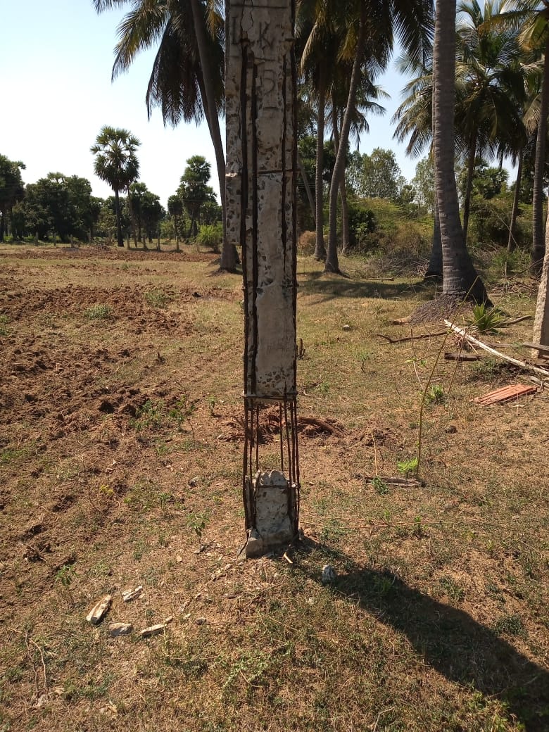 ஆபத்தான மின்கம்பம்