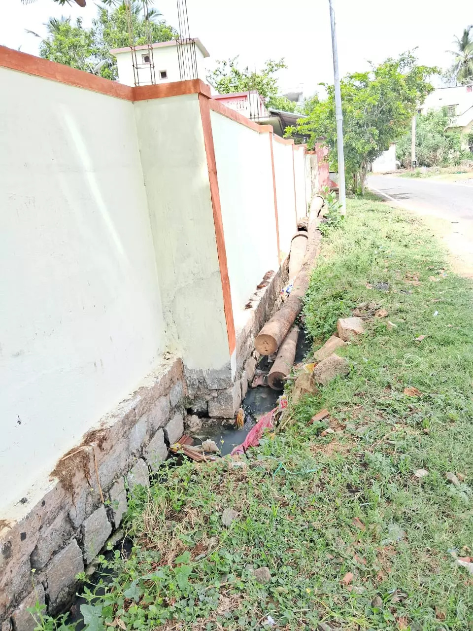 கழிவுநீர் செல்ல தடை