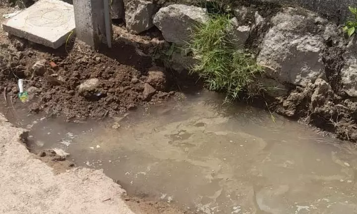 குடிநீரில் கழிவுநீர் கலக்கும் அபாயம்