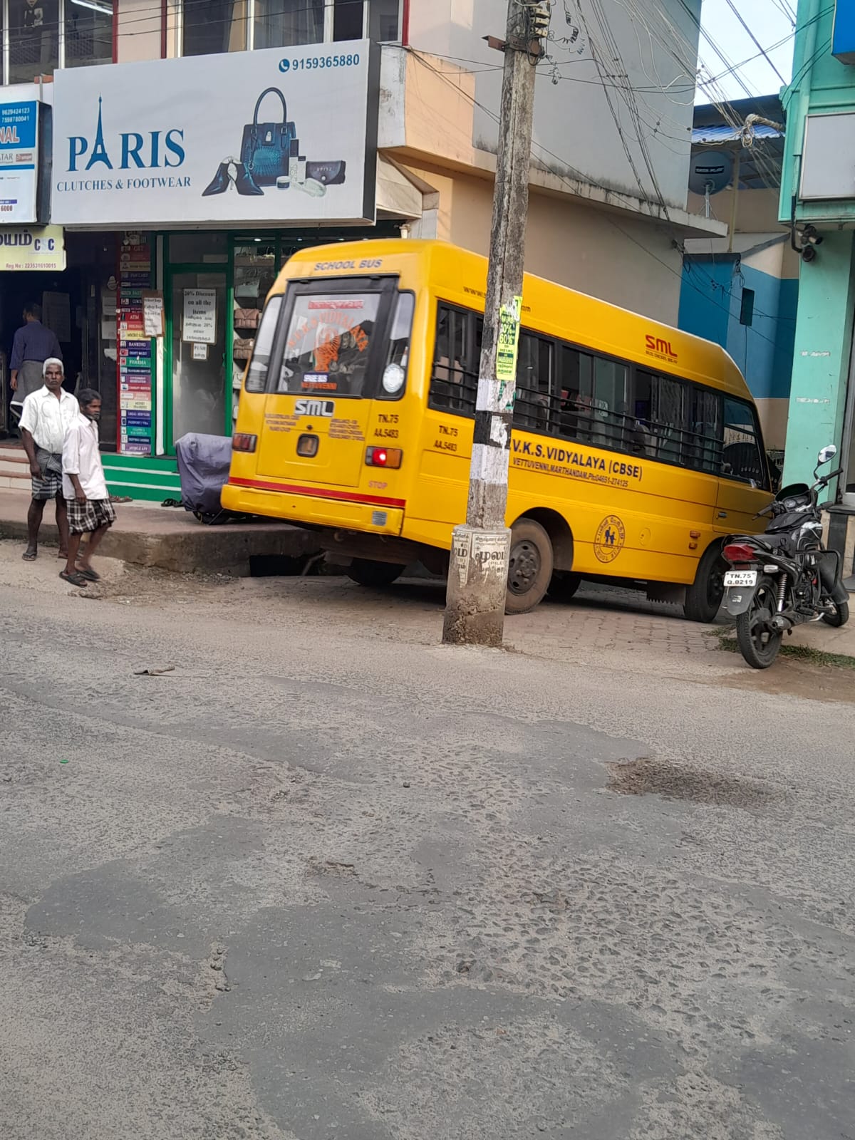 போக்குவரத்துக்கு இடையூறு போக்குவரத்துக்கு இடையூறு