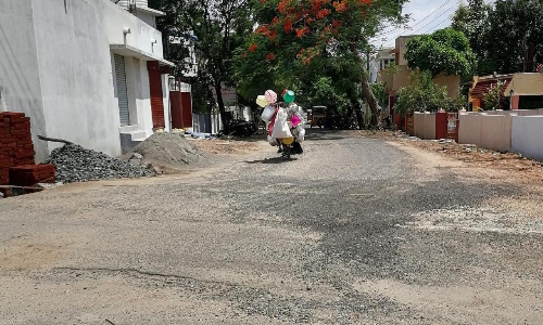 சாலையை சீரமைக்க வேண்டும் சாலையை சீரமைக்க வேண்டும்