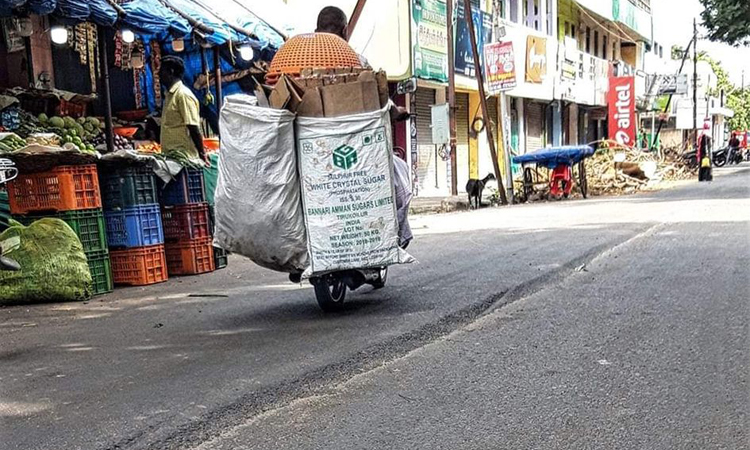 அரைகுறையாக விடப்பட்ட சாலைப்பணி அரைகுறையாக விடப்பட்ட சாலைப்பணி