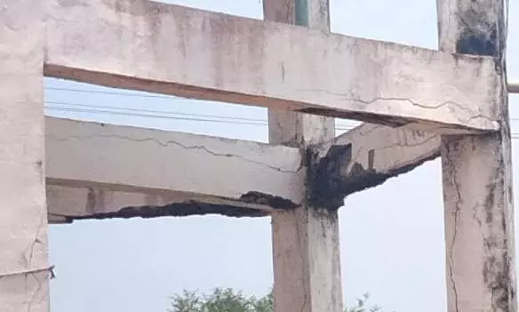 விழும் நிலையில் குடிநீர் தொட்டி