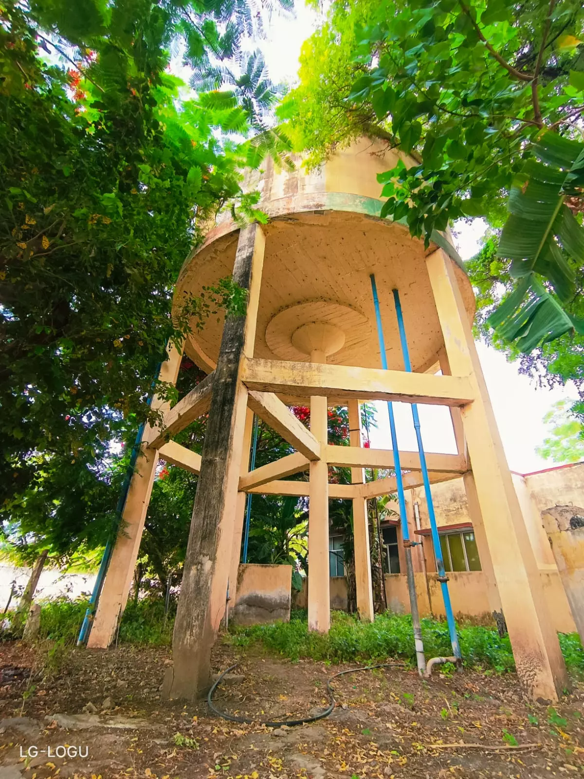 ஆபத்தான நீர்த்தேக்க தொட்டி ஆபத்தான நீர்த்தேக்க தொட்டி