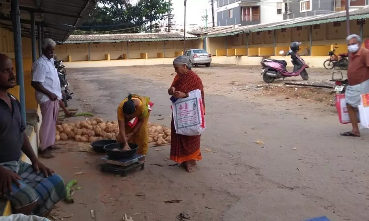 காலியாக உள்ள உழவர் சந்தை