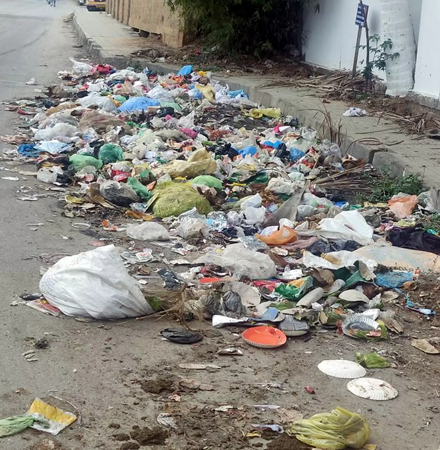 குவியும் குப்பை கழிவுகள்