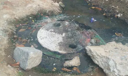 பாதாள சாக்கடையில் அடைப்பு