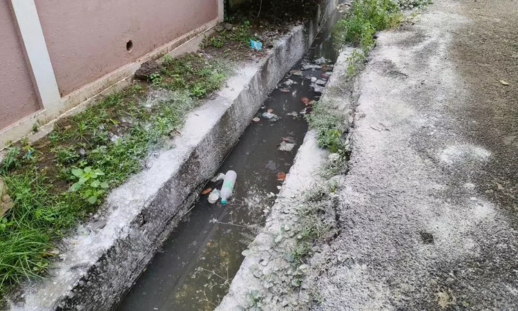 சாக்கடை கால்வாய் அடைப்பு