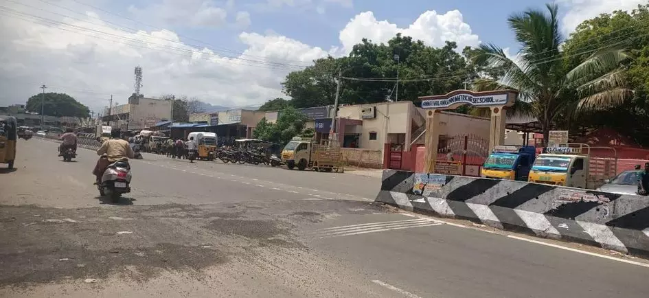 மீண்டும் வேண்டும் வேகத்தடை மீண்டும் வேண்டும் வேகத்தடை