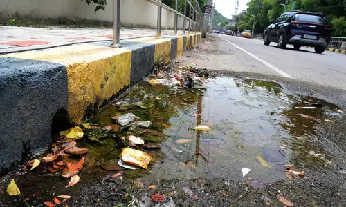 குடிநீர் குழாய் உடைப்பு குடிநீர் குழாய் உடைப்பு