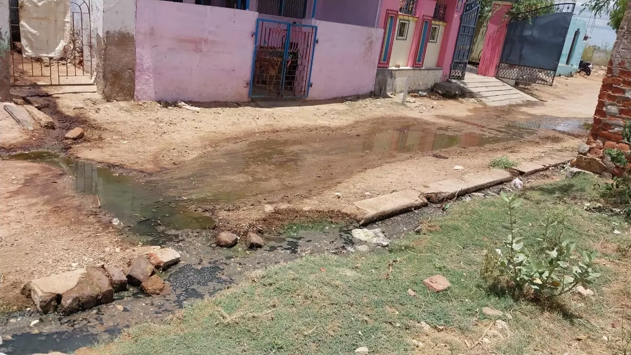 வாறுகால் சேதம்