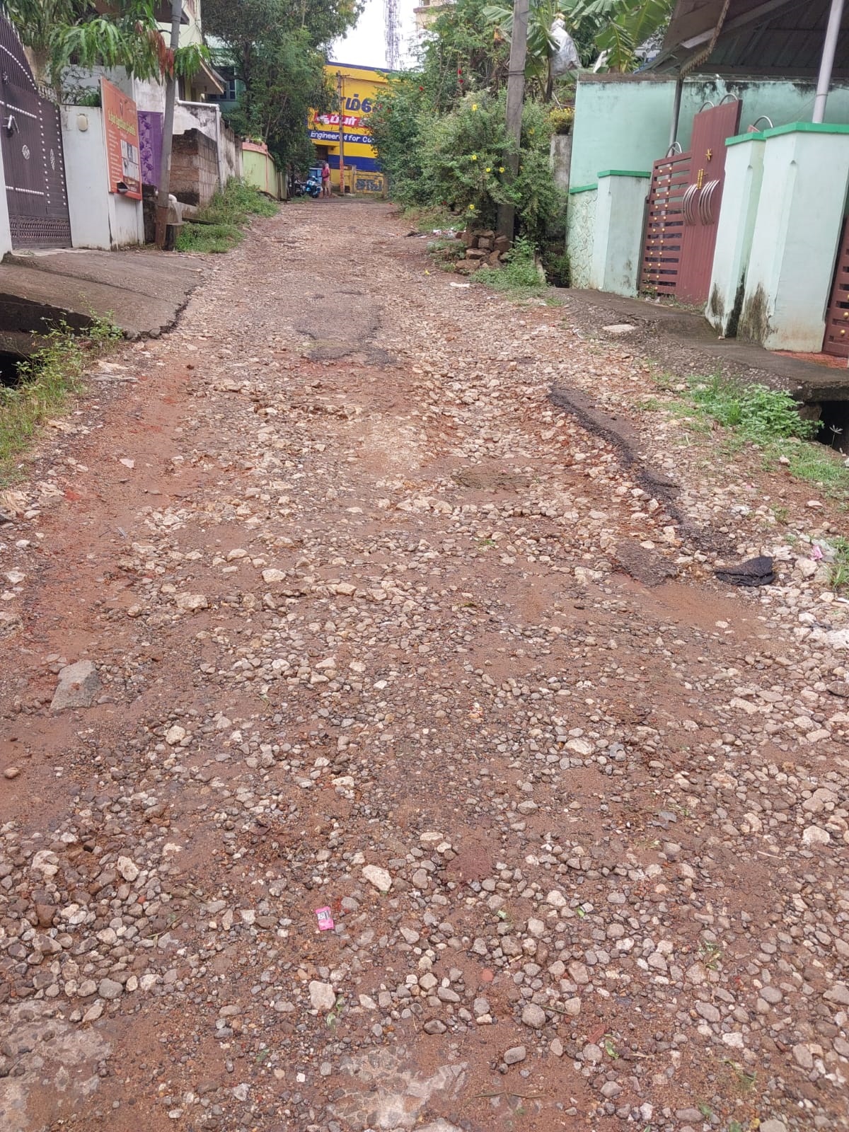 வாகன ஓட்டிகள் அவதி வாகன ஓட்டிகள் அவதி